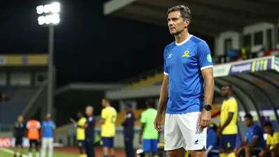 Mamelodi Sundowns FC face Kaizer Chiefs in a crucial PSL match, with Fernando da Cruz highlighting the difference in...